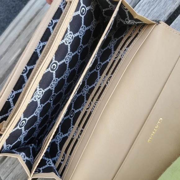 Clathas wallet Leather Beige/Black NWOT Quiet Luxery - Picture 6 of 8